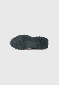 Lacoste ELITE ACTIVE  - Tenisice - orange/ dark grey