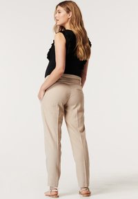Noppies OVER THE BELLY KINGSTON - Calças - humus
