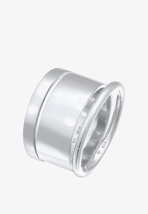 Ehering aus Sterlingsilber mit einer glatten, polierten Oberfläche, der ein zylindrisches Design und ein dünnes, ineinander geschlungenes Band aufweist. Markierungen enthalten "925."