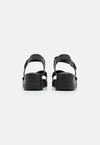 Tamaris Sandale s punim potplatom - black