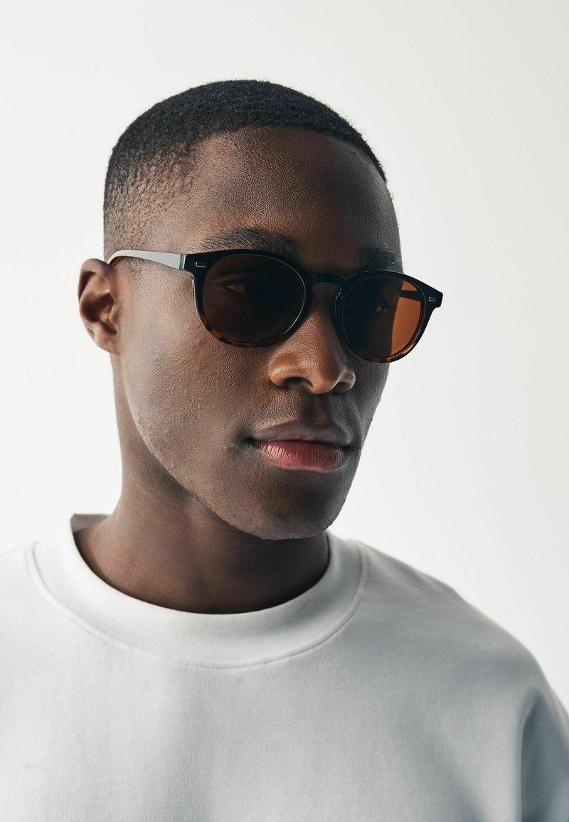 Next ROUND POLARISED - Akiniai nuo saulės - brown tortoiseshell