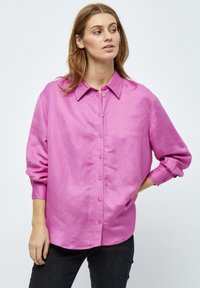 Minus MIAUGUSTE LINEN SHIRT. - Nööpidega pluus - super pink
