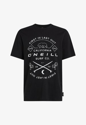 Zwarte katoenen T-shirt met witte grafische print van een beer, tekst, palmbomen en gekruiste surfplanken, losse pasvorm, korte mouwen.