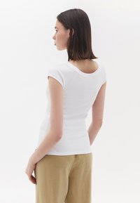 OXXO BOAT NECK - Jednoduché tričko - white