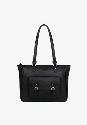 Sac fourre-tout en cuir noir avec deux bretelles, poche à rabat avant sécurisée par deux sangles à boucle avec ferrures dorées.