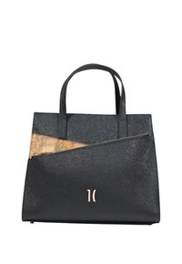 Borsa a spalla nera con texture, dotata di doppi manici, con una sezione con zip caratterizzata da un motivo a mappa e un logo dorato sulla parte anteriore.