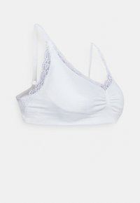 Bralette branca com tecido texturizado e brilhante. Apresenta um acabamento de rendas ao longo das bordas e um centro franzido para dar forma. Alças ajustáveis para melhor ajuste.