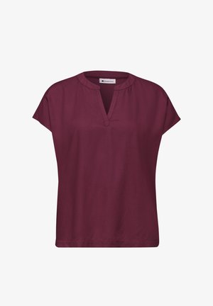Korte mouwen pruimenblouse met een V-vormige inkeping en een ronde kraag, gemaakt van zachte stof, weergegeven op een witte achtergrond.