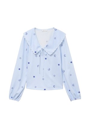 Blauw-wit gestreepte blouse met lange mouwen, een gegolfde kraag, een strikdetail en verspreide blauwe zon- en sterrenmotieven.
