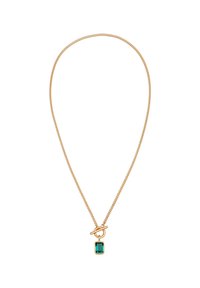 Collier en chaîne dorée avec un pendentif en pierre émeraude rectangulaire à la surface lisse et un fermoir à bascule.
