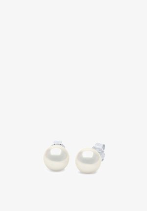 Boucles d'oreilles clous en perle avec dos en métal argenté, perles blanches lisses et rondes, design simple et élégant sur fond blanc.