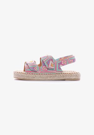 Espadrille colorata con tomaia in tela blu a motivo e forme geometriche rosa, e suola in corda di juta naturale.
