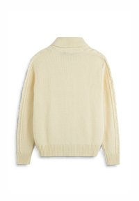 Maglione lavorato a maglia color crema con colletto, corpo texturizzato e motivo a treccia lungo le maniche. Polsini e orlo a costine.