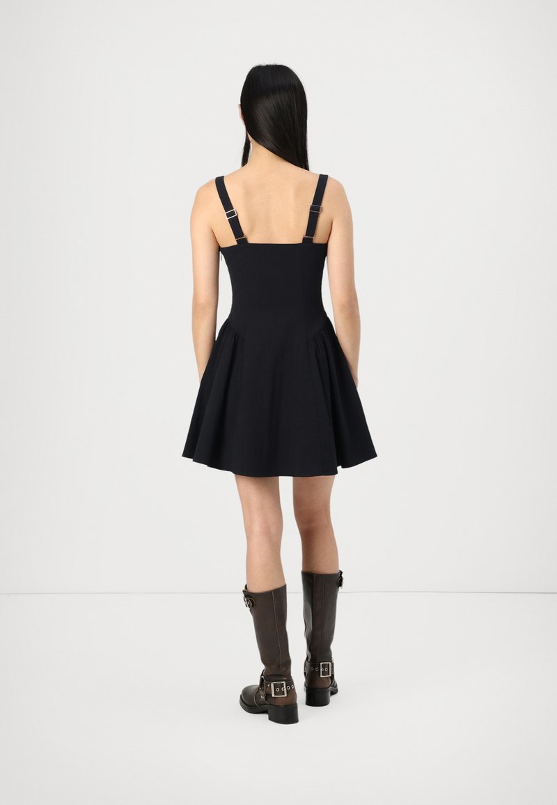 Abercrombie & Fitch NECK DIPPED WAIST SHORT DRESS - Day dress - black beauty/black - Zalando.ie Abercrombie & Fitch NECK DIPPED WAIST SHORT DRESS - Day dress - black beauty/black - Zalando.ie