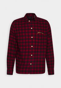Camicia a quadri rossa e nera, realizzata in cotone, con colletto classico, maniche lunghe e logo ricamato in oro.