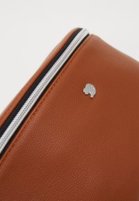 TOM TAILOR DENIM ROSIE - Saszetka nerka