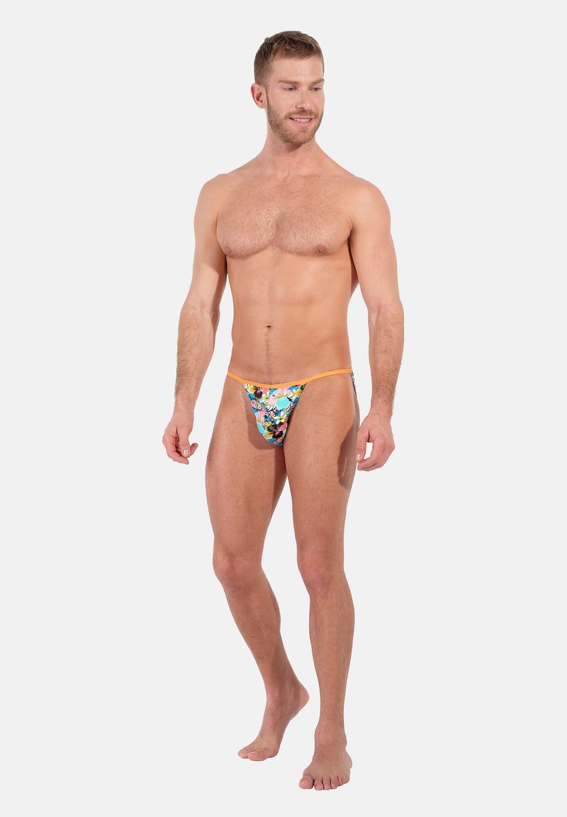 Farbenfrohe, blumenmusterte Badehose mit orangefarbenen Trägern, ausgestattet mit einem tief sitzenden Design und leichtem, dehnbarem Material.