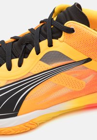 Puma ACCELERATE NITRO SQD - Scarpe da pallamano - sun stream/sunset glow/black