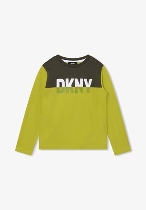 Langärmeliges T-Shirt in Limettengrün, mit einem dunkelolivfarbenen Einsatz und großem weißen "DKNY"-Logo auf der Brust. Weicher, glatter Baumwollstoff.