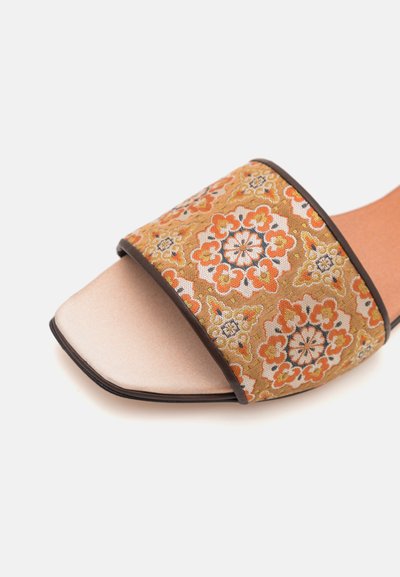 WEEKEND MaxMara CORVINO - Tagant lahtised kingad - cammello