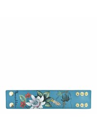 Blauwe leren armband met bloem- en insectontwerpen, voorzien van gouden hardware en vijf drukkers voor sluiting. Gladde textuur, rechthoekige vorm.