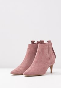 L37 Botines bajos - light pink