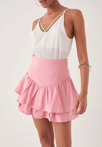 Herita PATTERNED RUFFLED - Veckad kjol - pink