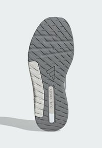 Siva i bijela potplat tenisice s dijagonalnim uzorkom, Adidas logo i tekst "Dual Density" na sivoj vanjštini.