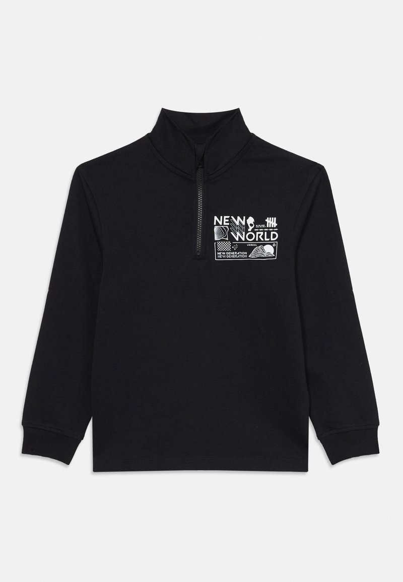 Sudadera negra con cremallera que presenta una impresión gráfica con el texto "NUEVO MUNDO" y diseños geométricos en la parte frontal.