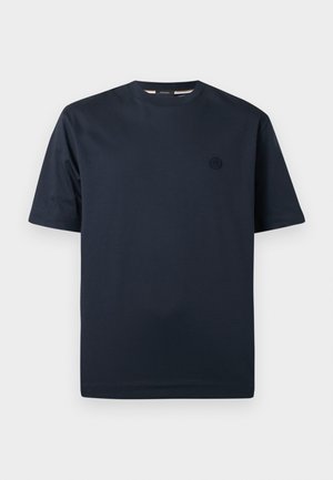 Donkerblauw katoenen T-shirt met een ronde hals, korte mouwen en een klein, geperst logo op de borst. Gladde textuur en casual design.
