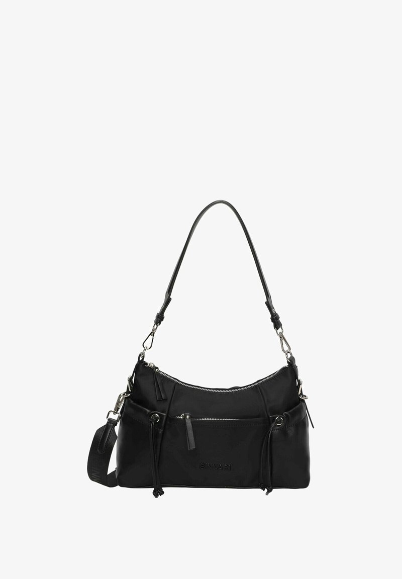 Bolsa de hombro de nailon negro con una forma curva, compartimientos con cremallera dual y correa ajustable. Presenta cordones decorativos y un logotipo.