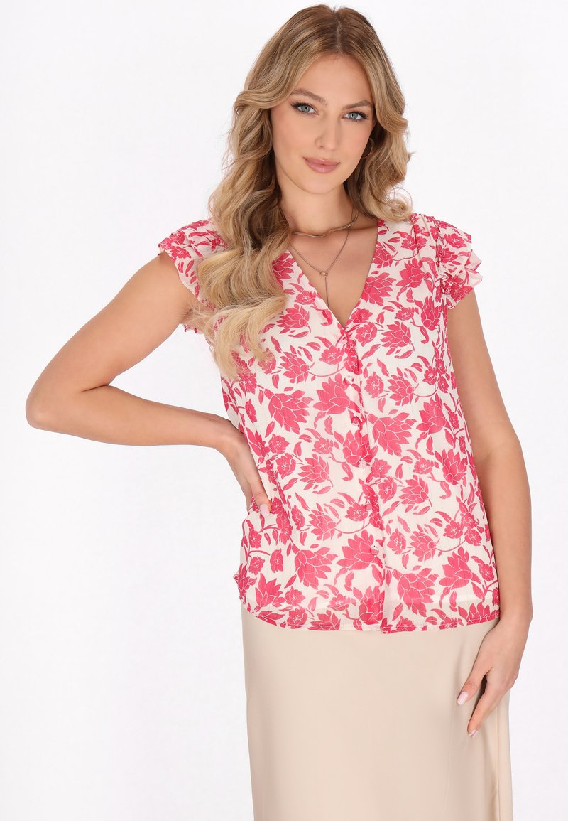 Blomstret bluse i cremede farver med rosa bladmønstre, korte flæseærmer og V-udskæring, lavet af letvægtigt stof for komfort.