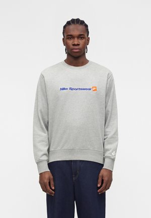 Nike Sportswear, CLUB CREW PLAY - Φούτερ - grey heather/white