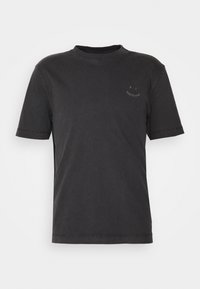 T-shirt noir à manches courtes et col rond avec un petit logo texte blanc discret sur la poitrine gauche indiquant "PAUL SMITH".