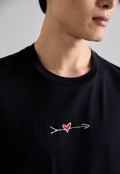Neil Barrett SLIM CUPID - Print T-shirt - black