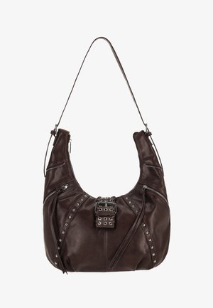 Braune Ledertasche mit geschwungener Form, Reißverschlusstaschen, Metallnieten und einer dekorativen Schnalle. Verfügt über einen einzelnen Schulterriemen.