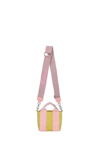 Piccola borsa a tracolla gialla e rosa con una forma strutturata, dotata di una maniglia corta, di una tracolla lunga e di accenti rosa. Testo "futri" sulla tracolla.