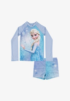 Top da nuoto a maniche lunghe azzurro chiaro e pantaloncini abbinati con glitter e disegni di fiocchi di neve, con un personaggio con capelli biondi intrecciati in un vestito blu.