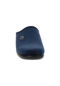 Zoccoli blu navy con texture perforata e punta rotonda. Presentano un piccolo logo argentato sul lato e una suola nera.