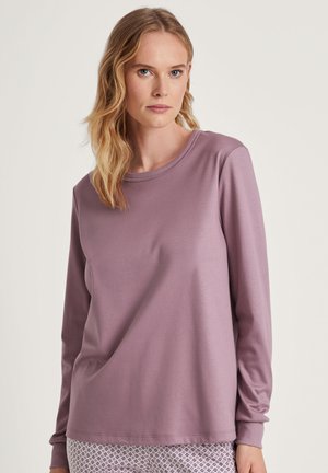 Camicia a maniche lunghe in tessuto lavanda tenue, con scollatura tonda e vestibilità rilassata, caratterizzata da una texture morbida e cuciture minimali.