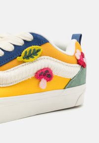 Vans KNU SKOOL UNISEX - Skate shoes - multi color