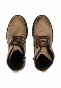 Botas de cuero marrón hasta el tobillo con punta redonda, cordones y cierre de cremallera. Parte superior texturizada, suela negra y forro interior suave.