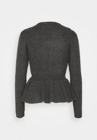 Donkergrijze geribbelde gebreide trui met lange mouwen, peplum tailleontwerp en gestructureerde stof. Achteraanzicht toont een uitlopende zoom en een aangesloten lijfje.