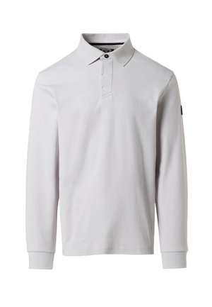 Polo à manches longues en coton gris clair, avec un col classique, une patte boutonnée, et un petit écusson logo sur la manche gauche.