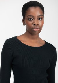 INFLUENCER RUCHED HEM - Strickpullover - black