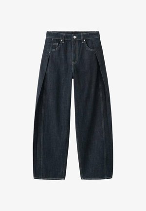 Pantalones de mezclilla azul oscuro de pierna ancha con un corte holgado, que cuentan con cintura alta, bolsillos frontales y costuras contrastantes. Sin marcas visibles.