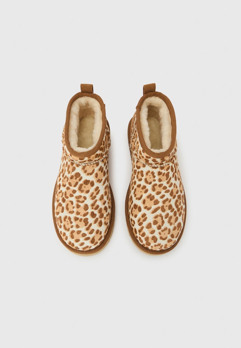 UGG CLASSIC ULTRA MINI - Zimní obuv - light brown