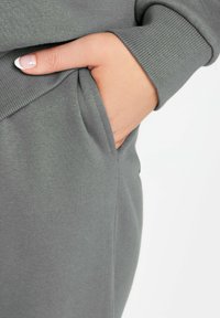 Yours Clothing CUFFED JOGGERS - Trainingsbroek - charcoal