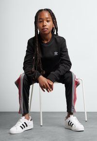 adidas Originals CREW KIDS - Sweatshirt - black