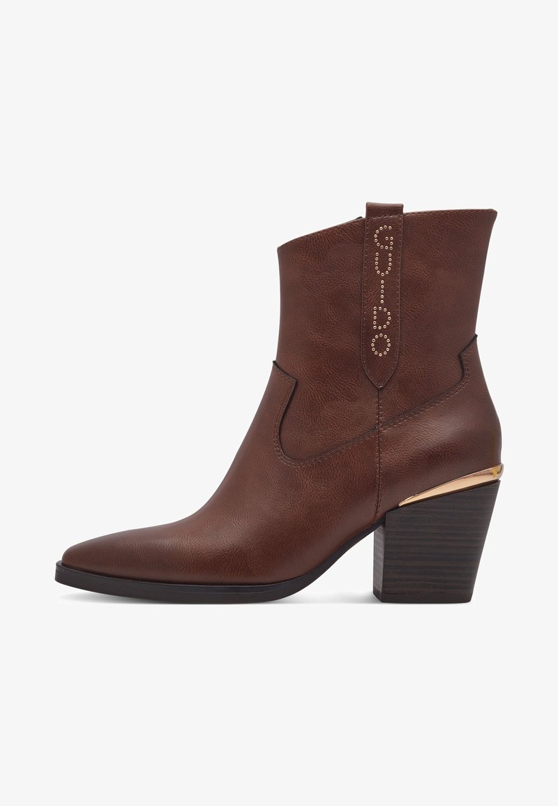Bottines en simili cuir marron avec un embout pointu, une couture latérale décorative et un accent doré sur un talon empilé.